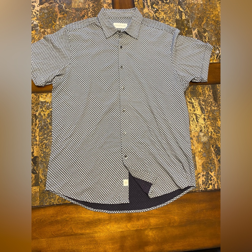 Mens like new Coastaoro polo shirt sleeve button down